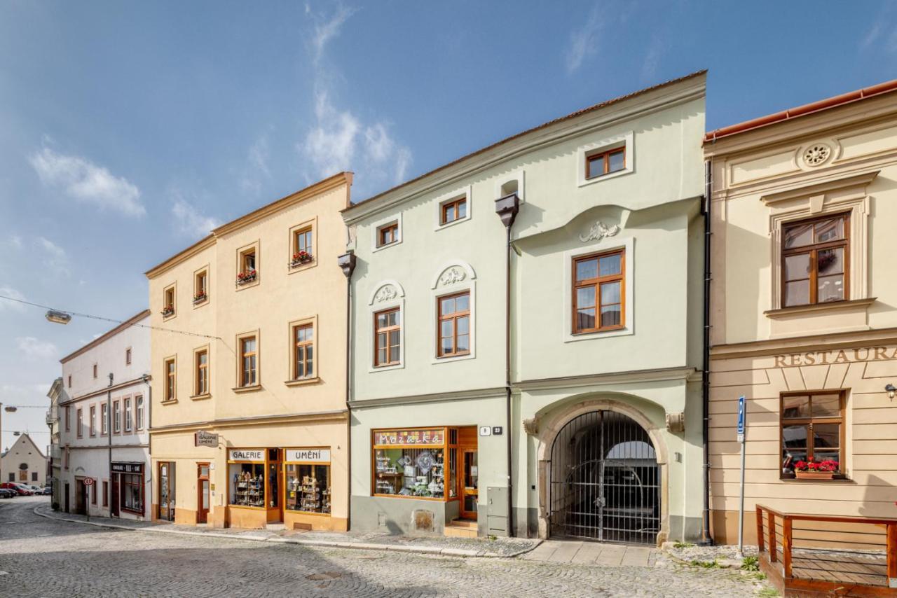 Wine & Bike City Tower Apartments Зноймо Экстерьер фото